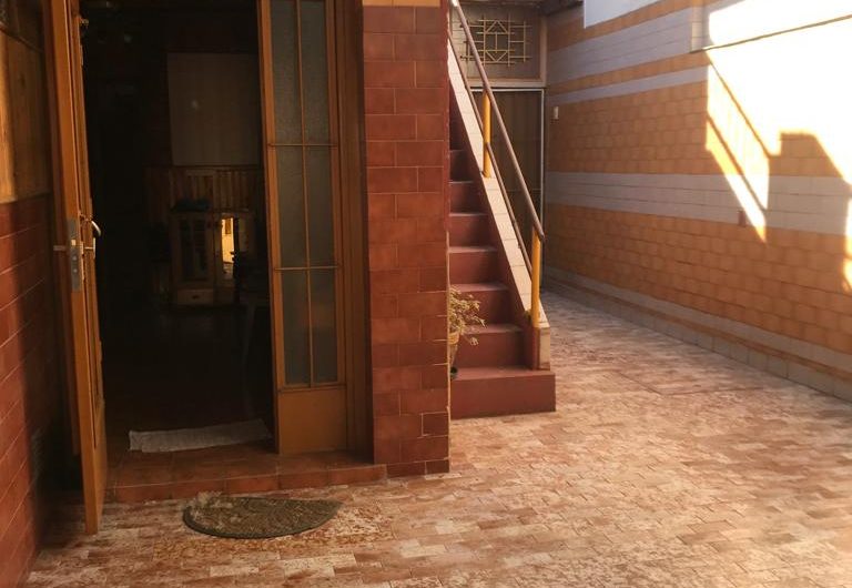VENTA – CASA 5 AMBIENTES, LOTE 8,66 X 27,70 – MONTE CASTRO