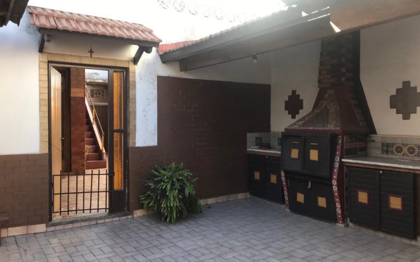 VENTA – CASA 5 AMBIENTES, LOTE 8,66 X 27,70 – MONTE CASTRO