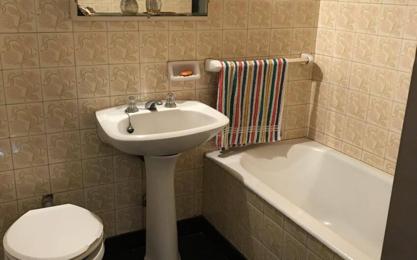 VENTA – CASA EN 2 LOTES – VERSALLES – FRAGUEIRO/MADERO.
