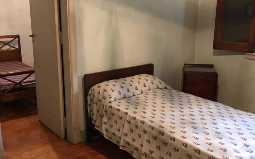 VENTA – CASA EN 2 LOTES – VERSALLES – FRAGUEIRO/MADERO.