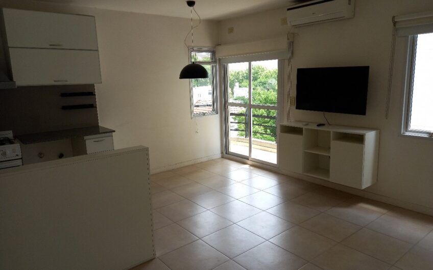 VENTA – DEPARTAMENTO MONOAMBIENTE CON BALCÓN – CASEROS