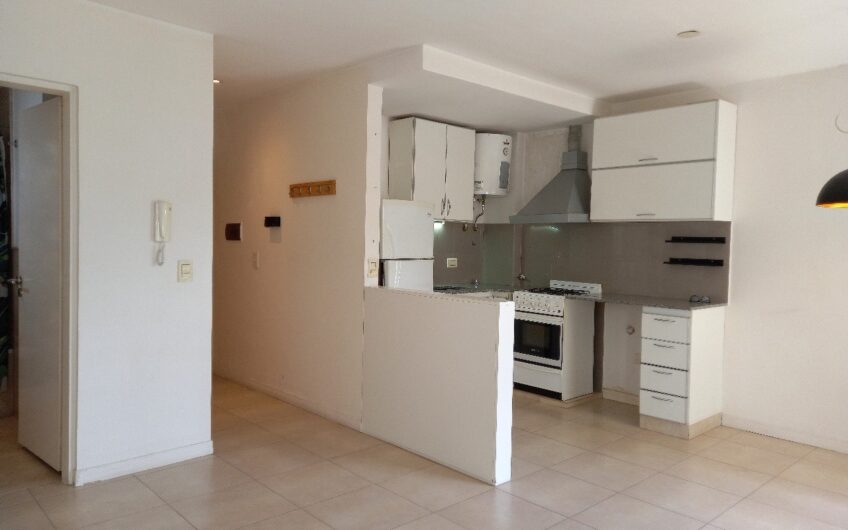 VENTA – DEPARTAMENTO MONOAMBIENTE CON BALCÓN – CASEROS