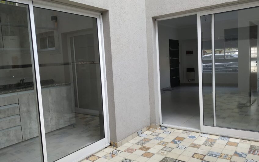 ALQUILER – PH 2 AMBIENTES CON PATIO – MONTE CASTRO