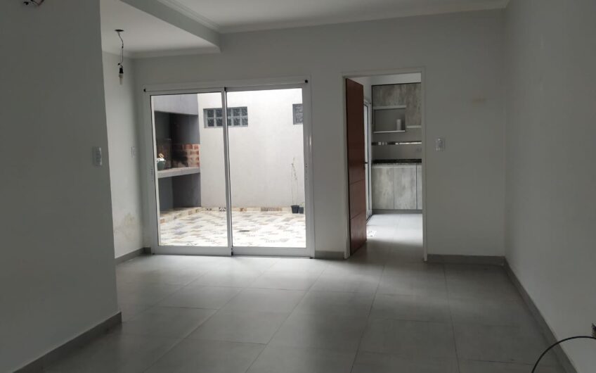 ALQUILER – PH 2 AMBIENTES CON PATIO – MONTE CASTRO