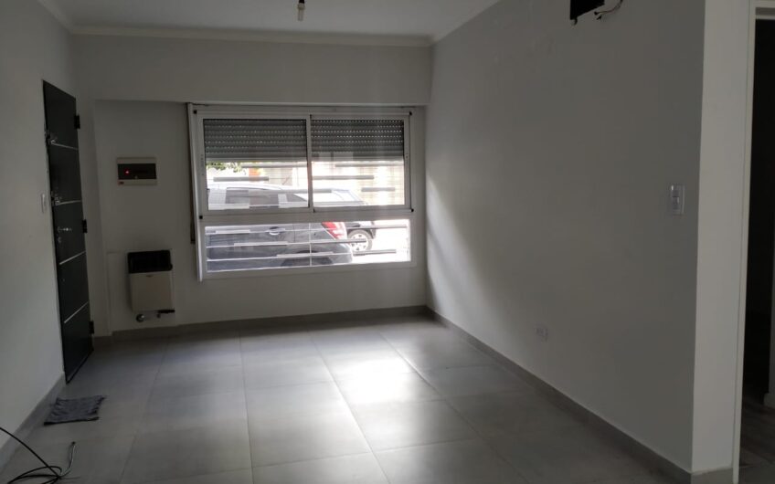 ALQUILER – PH 2 AMBIENTES CON PATIO – MONTE CASTRO