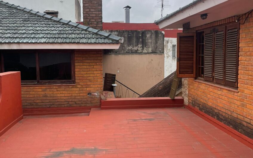 VENTA – CASA 5 AMBIENTES – MONTE CASTRO