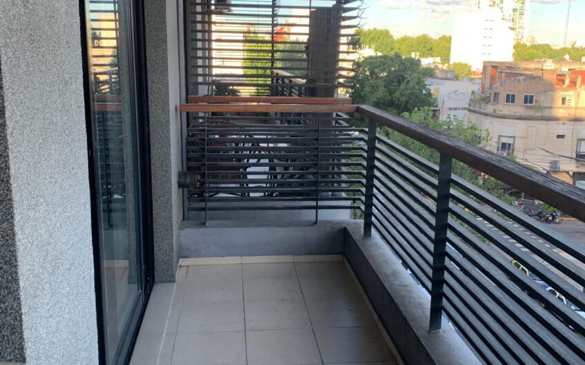 ALQUILER – MONOAMBIENTE CON BALCON – VILLA DEL PARQUE