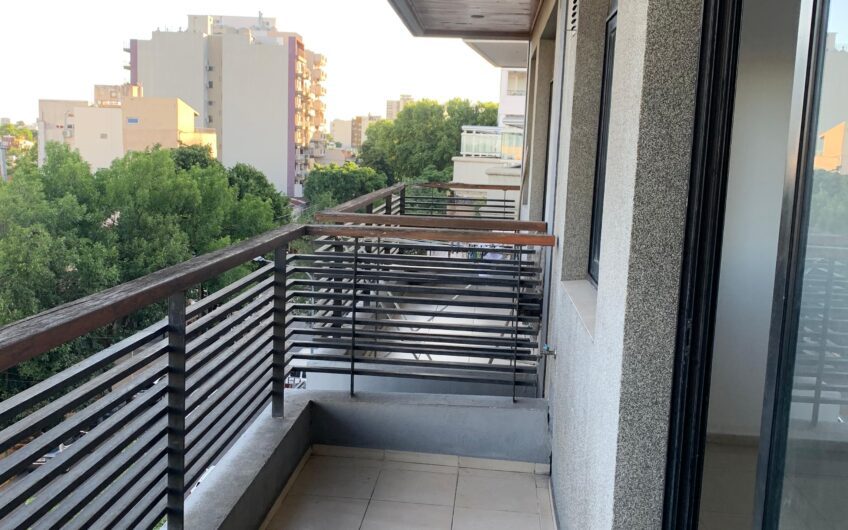 ALQUILER – MONOAMBIENTE CON BALCON – VILLA DEL PARQUE