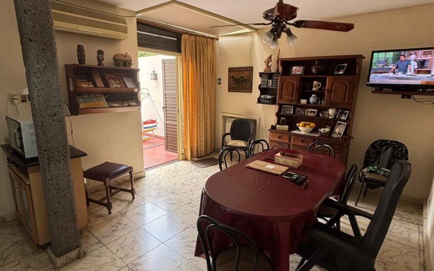 VENTA – CASA 5 AMBIENTES CON PATIO – VERSAILLES