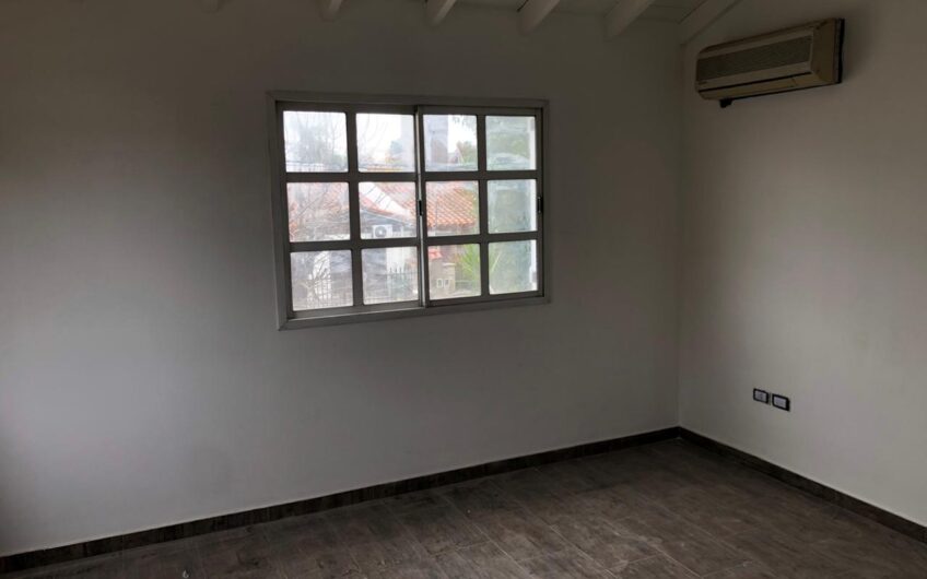 VENTA – TRIPLEX 4 AMBIENTES C/ COCHERA – RAMOS MEJIA