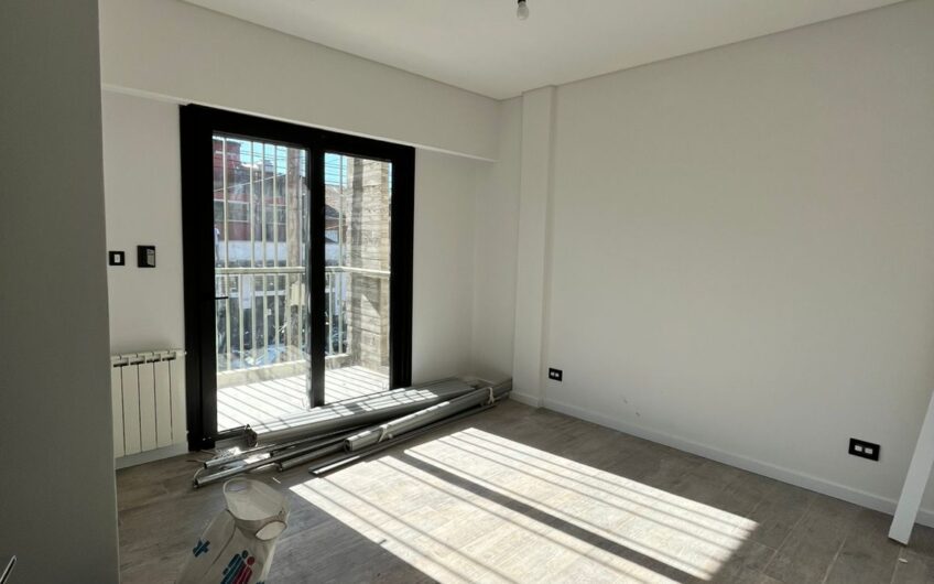 ALQUILER – DEPTO 3 AMBIENTES AL FRENTE CON BALCON – VILLA LURO