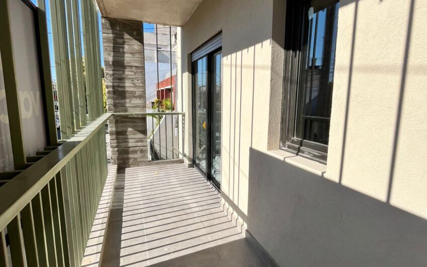 ALQUILER – DEPTO 3 AMBIENTES AL FRENTE CON BALCON – VILLA LURO