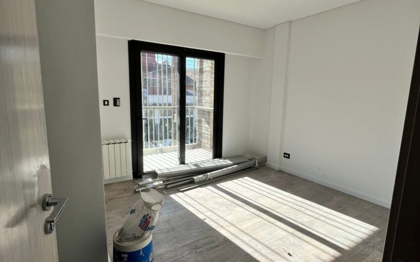 ALQUILER – DEPTO 3 AMBIENTES AL FRENTE CON BALCON – VILLA LURO