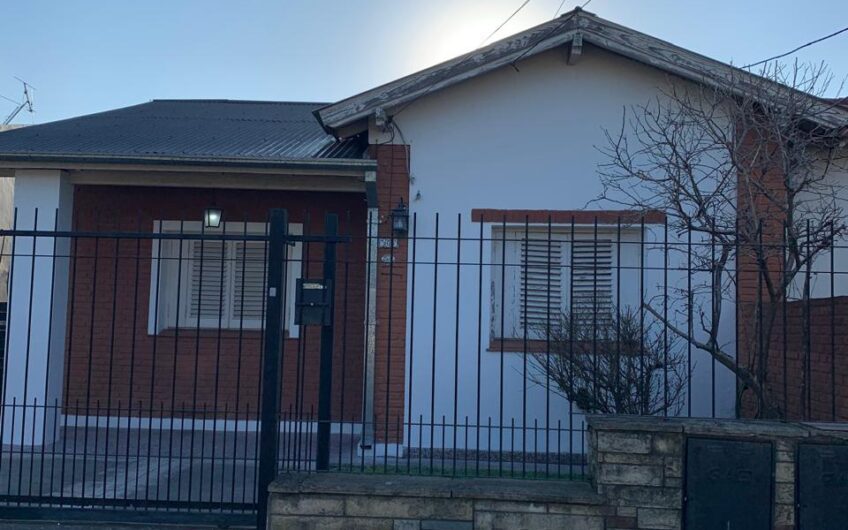 ALQUILER – PH TIPO CASA 3 AMBIENTES – VILLA TESEI.
