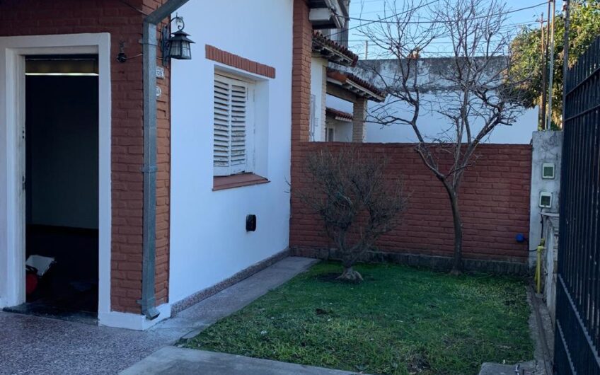 ALQUILER – PH TIPO CASA 3 AMBIENTES – VILLA TESEI.