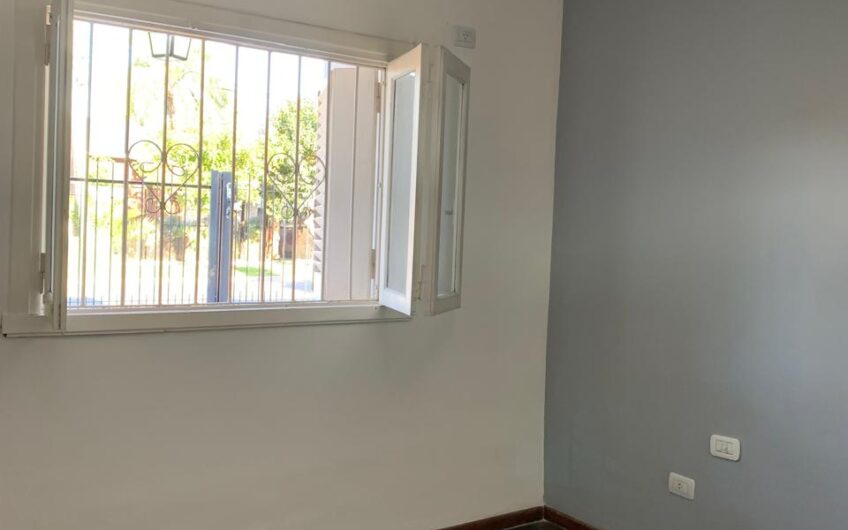 ALQUILER – PH TIPO CASA 3 AMBIENTES – VILLA TESEI.